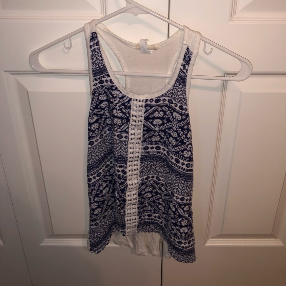 blue and white pattern